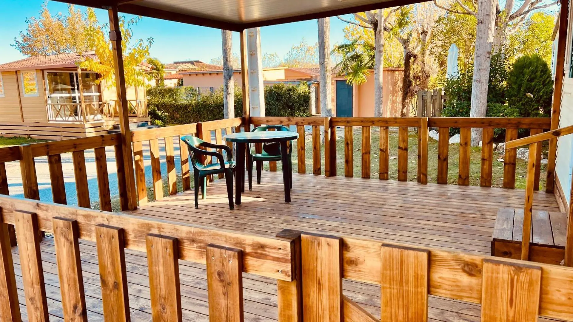 Camping Bungalow El Llac De Banyoles Porqueres