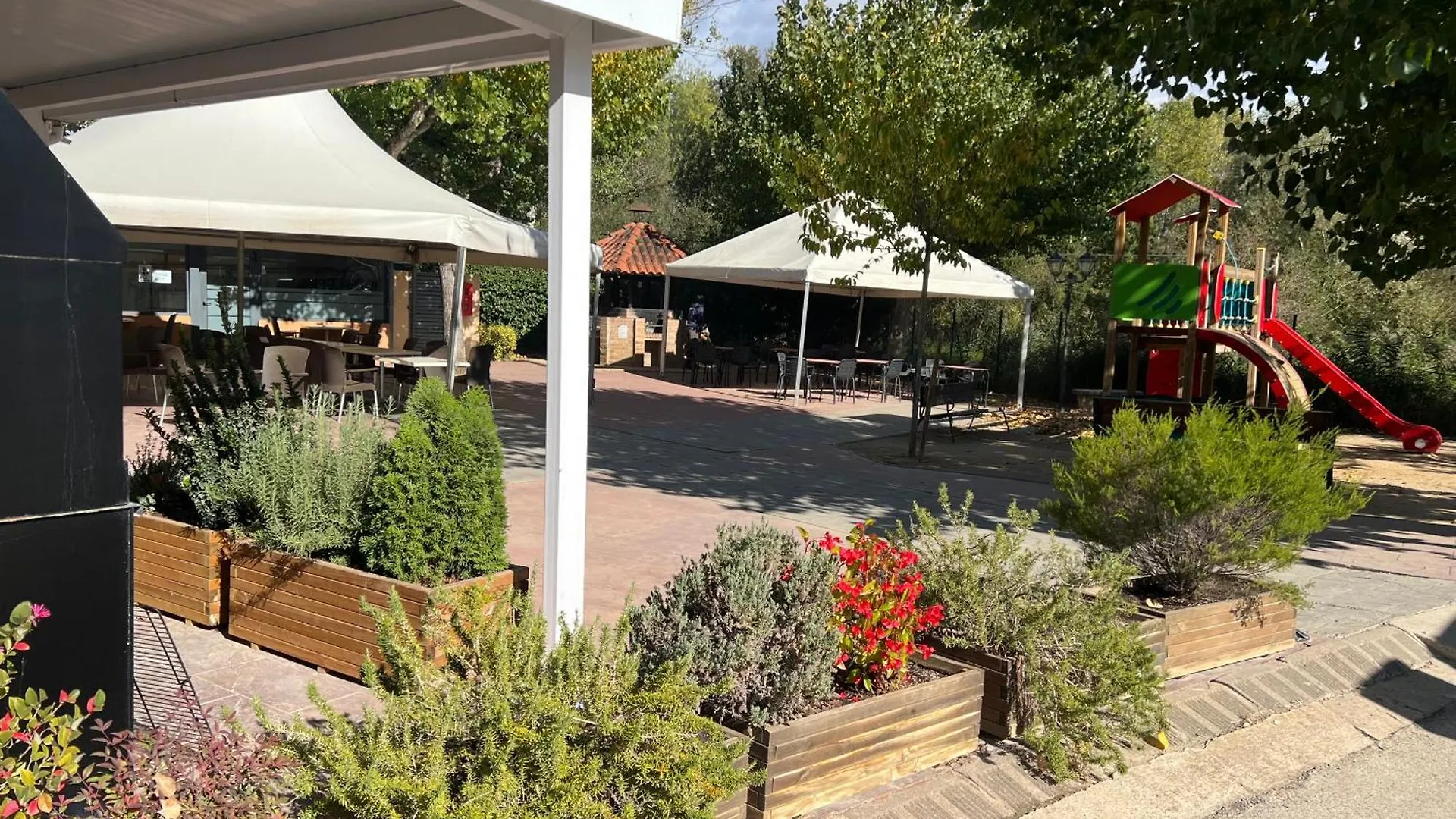 Camping Bungalow El Llac De Banyoles Porqueres España