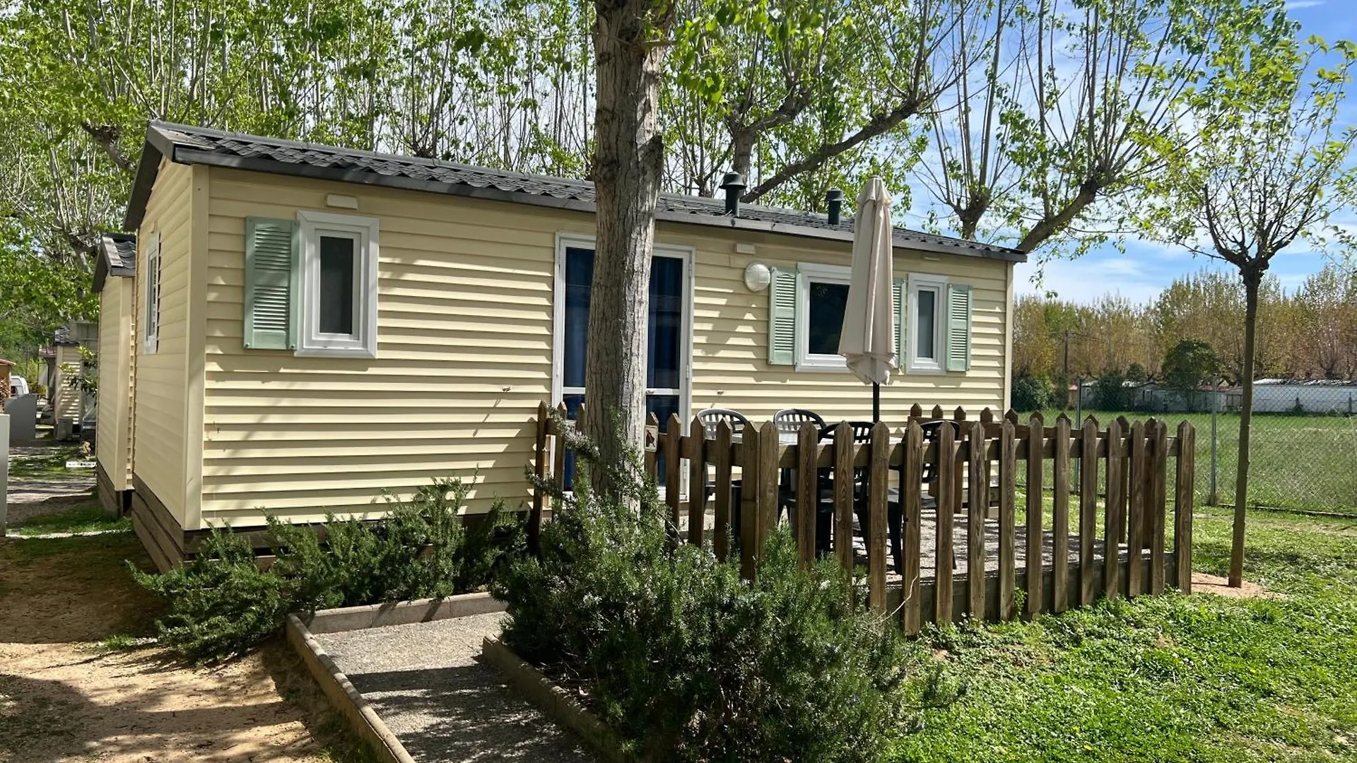 Camping Bungalow El Llac De Banyoles Porqueres 0*,  España