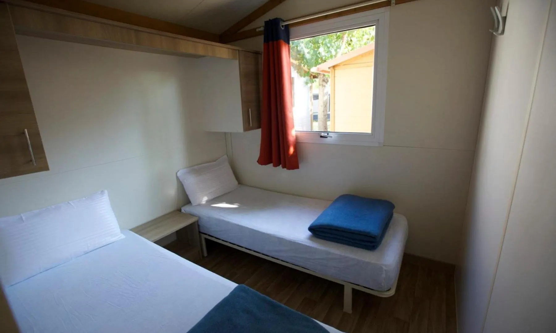 Camping Bungalow El Llac De Banyoles Porqueres 0*,  España