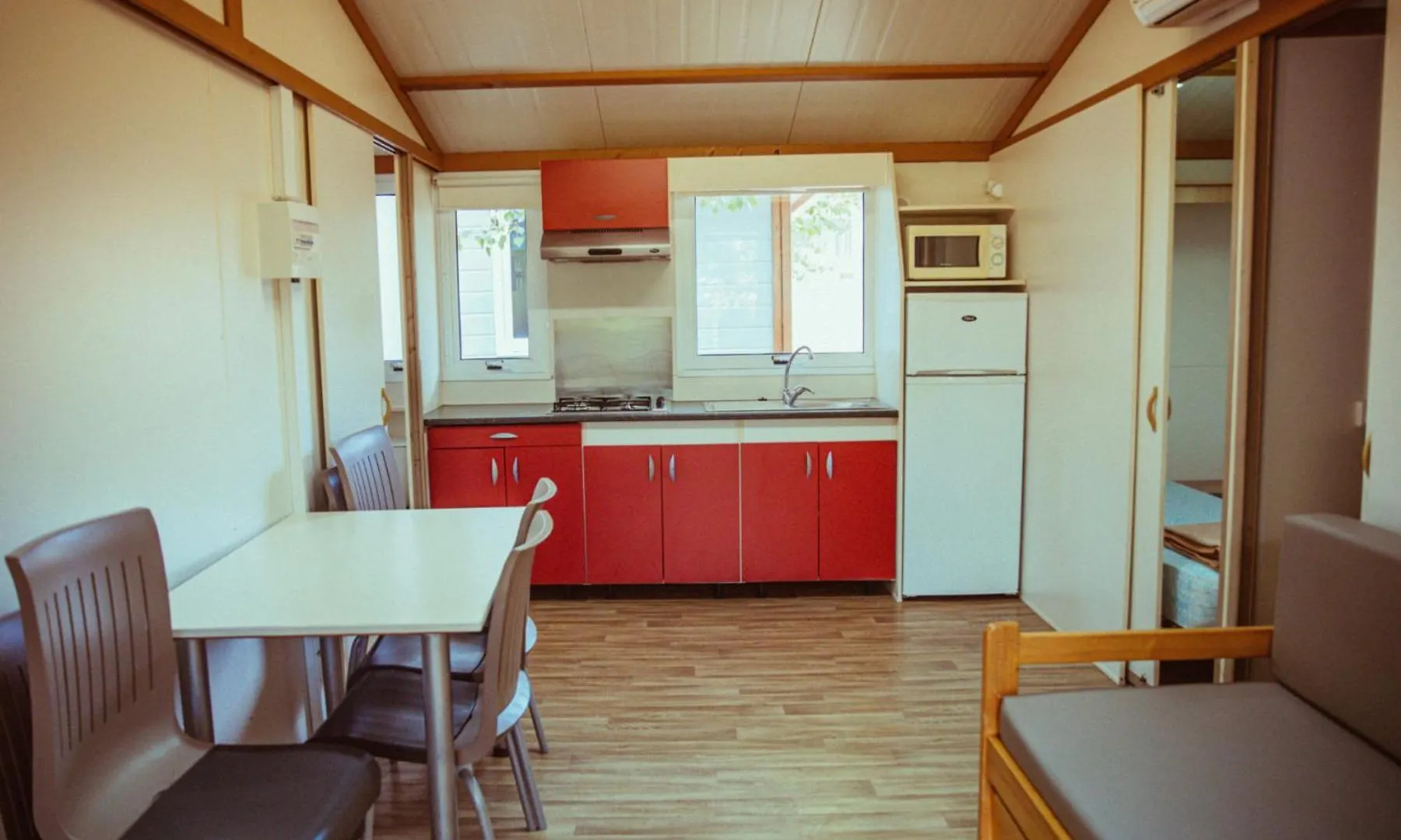 Camping Bungalow El Llac De Banyoles Porqueres